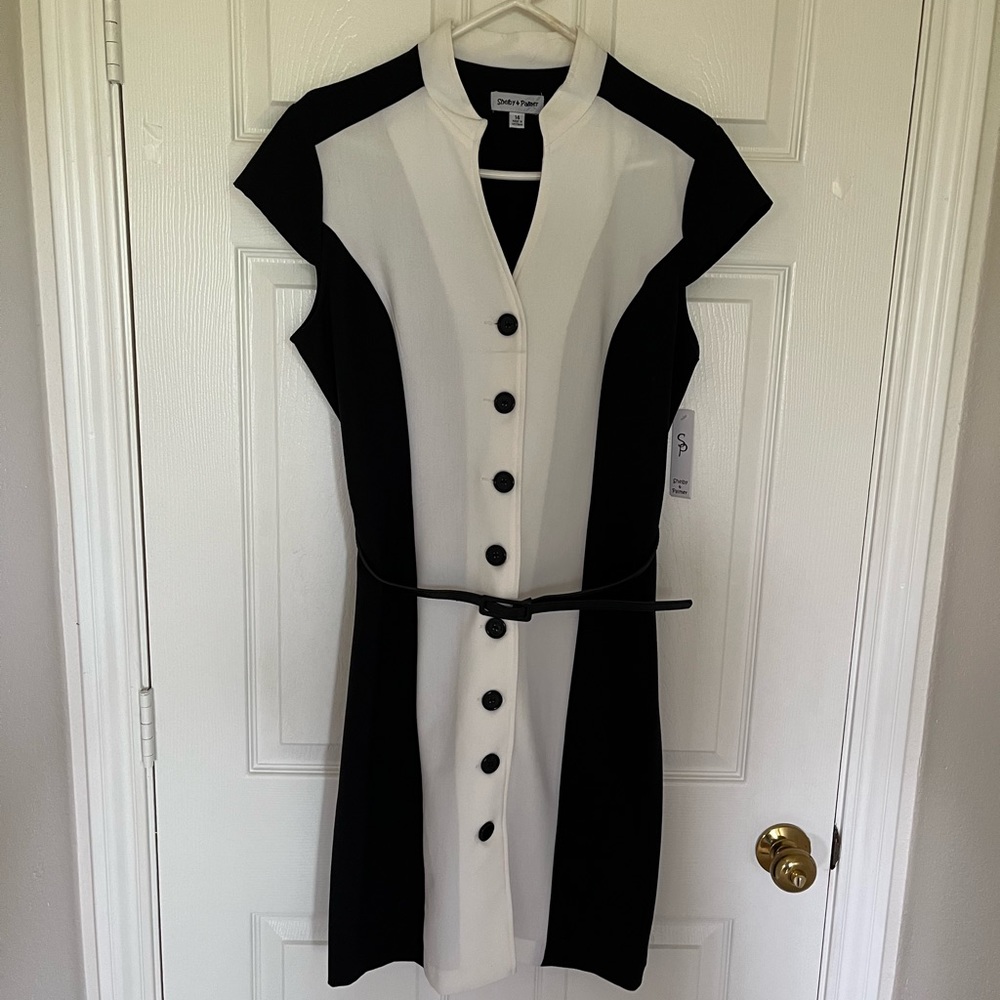 Body conscious knit dress. Gives the illusion of a narrow mid section.